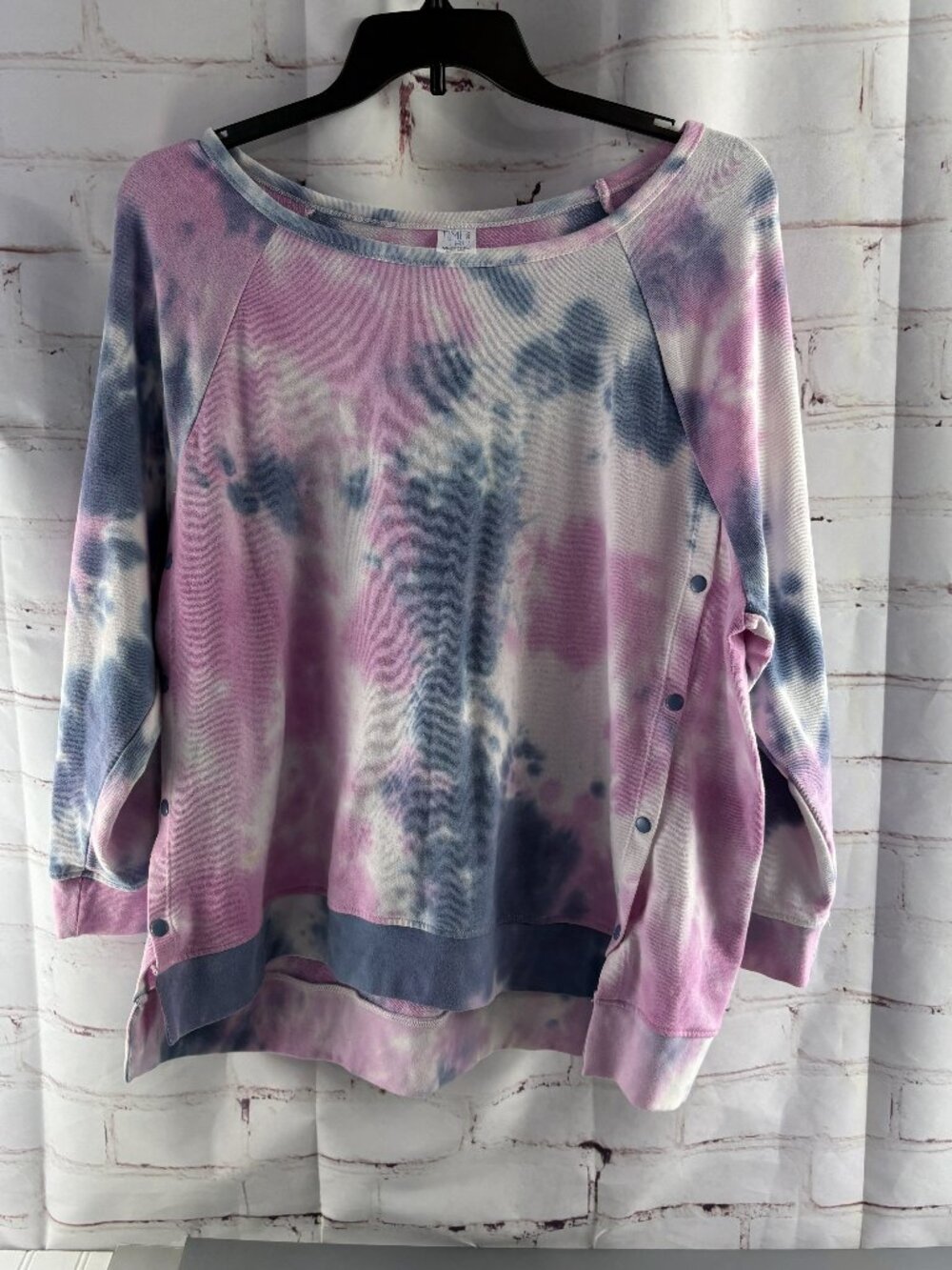 Time and Tru Women's Maternity / Nursing Side Snap Sweatshirt XXL / 20
